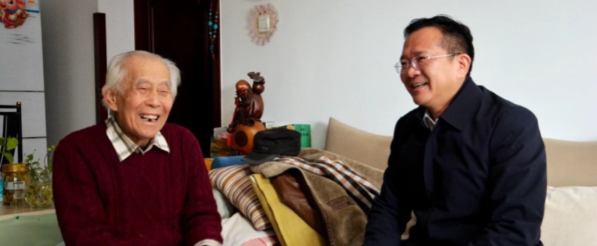 中國樂凱黨委領(lǐng)導(dǎo)看望慰問樂凱老領(lǐng)導(dǎo)、老專家、老干部、老黨員及生活困難職工